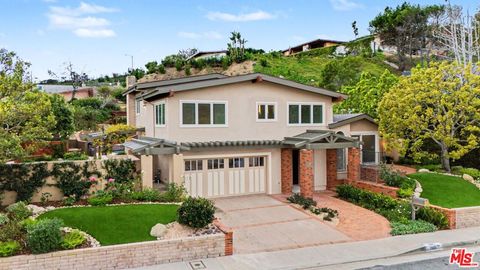 Photo of 1305 Duende Lane, Pacific Palisades, CA 90272 (MLS # 25624415)