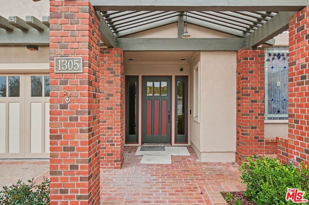 Photo of 1305 Duende Lane, Pacific Palisades, CA 90272 (MLS # 25624415)