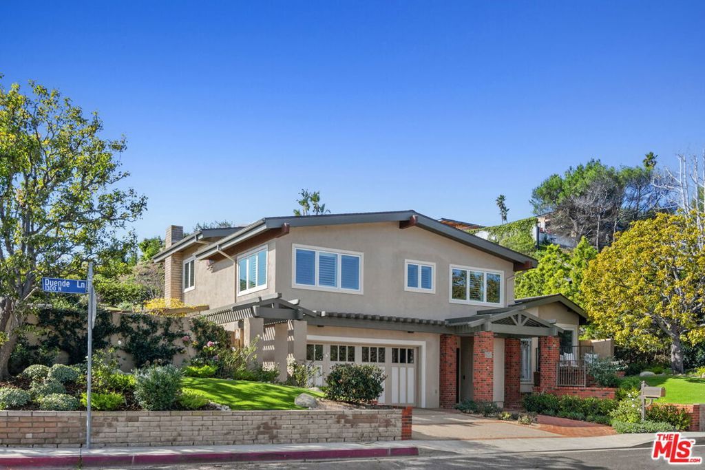 Photo of 1305 Duende Lane, Pacific Palisades, CA 90272 (MLS # 25624415)