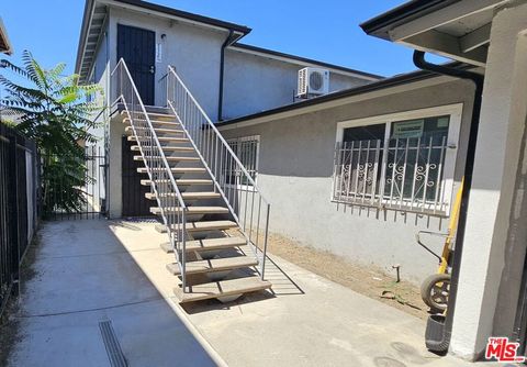 Photo of 532 W 51st Street, Los Angeles, CA 90037 (MLS # 26852301)