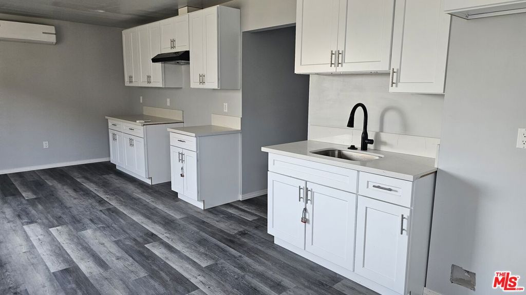 532 W 51st Street