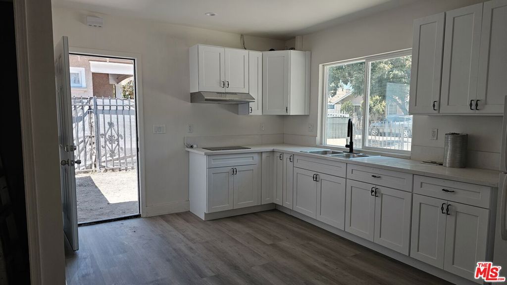 532 W 51st Street