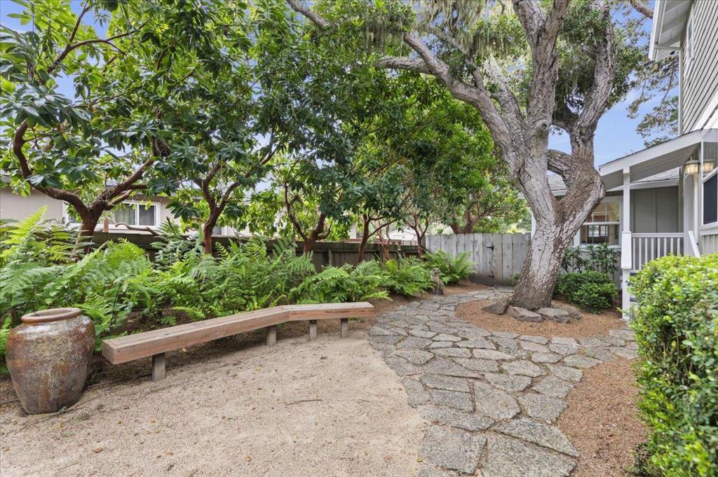 494 GROVE ACRE Avenue