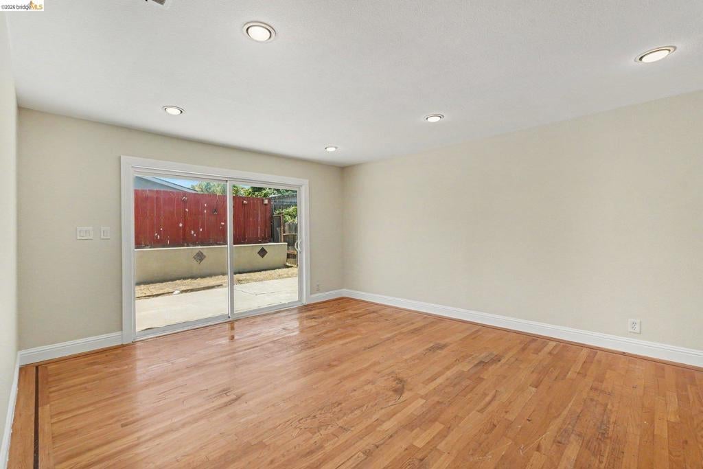 2467 Tanager Cir