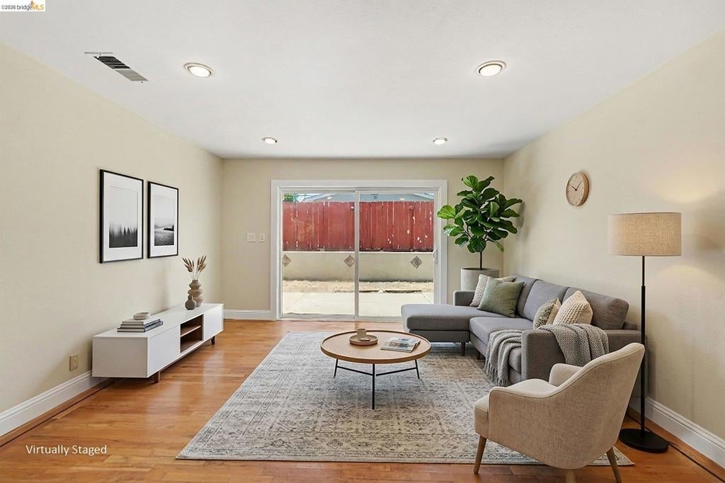 2467 Tanager Cir