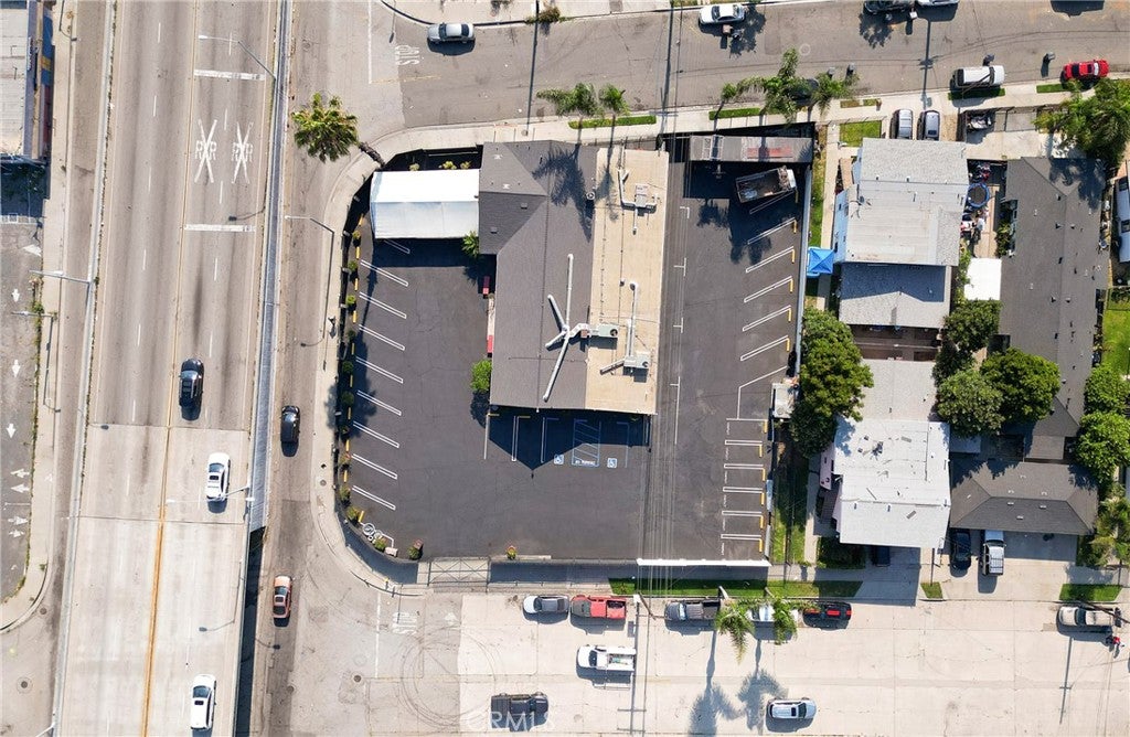 147 E Rosecrans Avenue