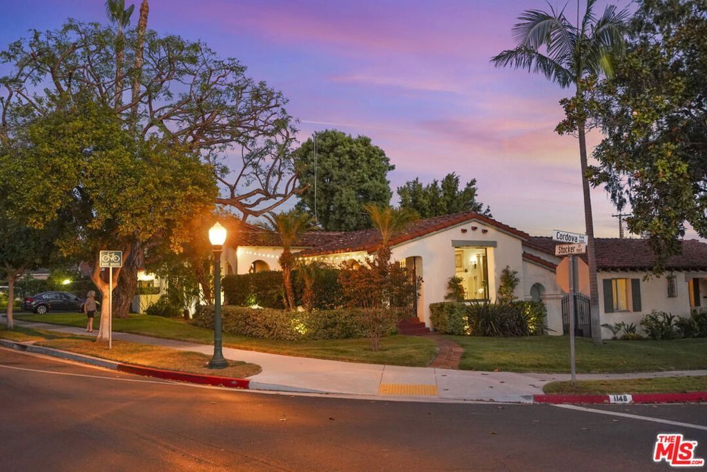 Photo of 1148 Cordova Avenue, Glendale, CA 91207 (MLS # 25594019)