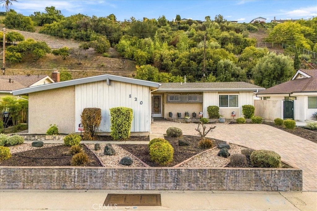 520 Casuda Canyon Drive