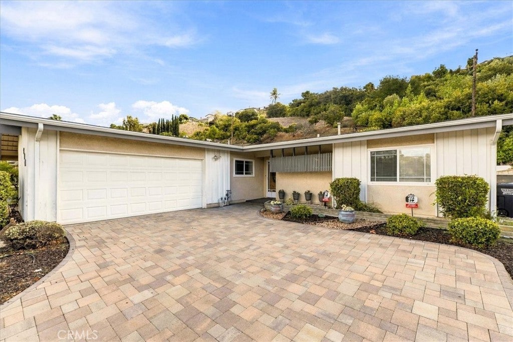 520 Casuda Canyon Drive