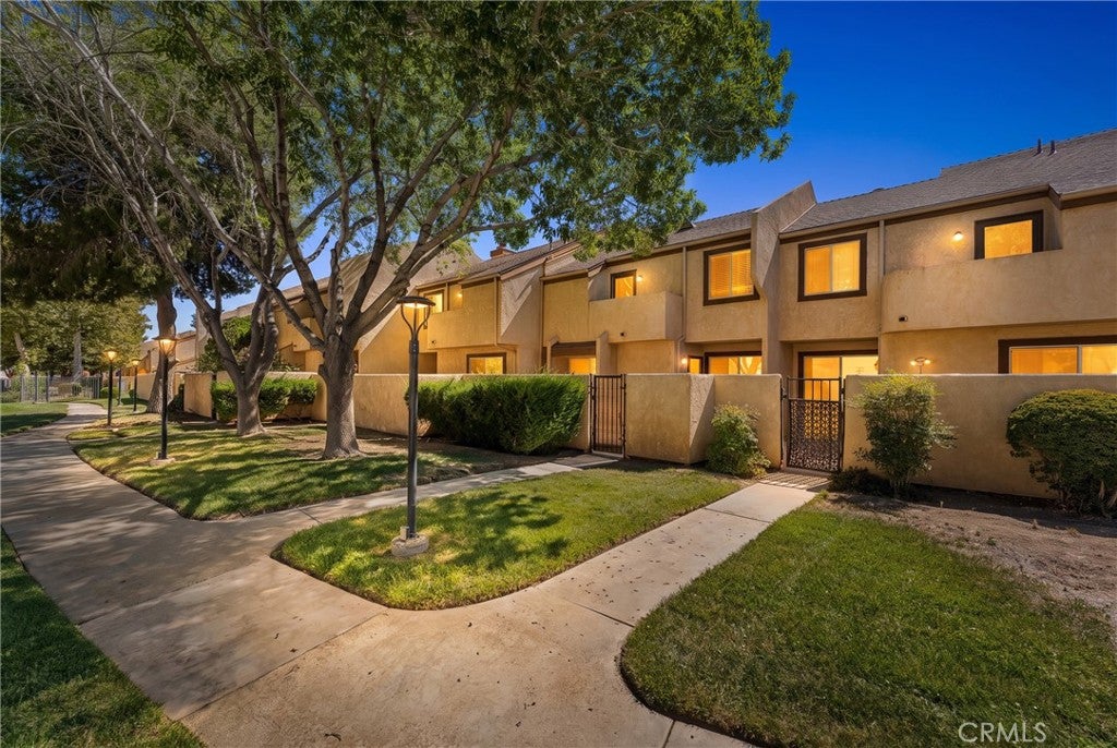 1830 E Avenue J2 3