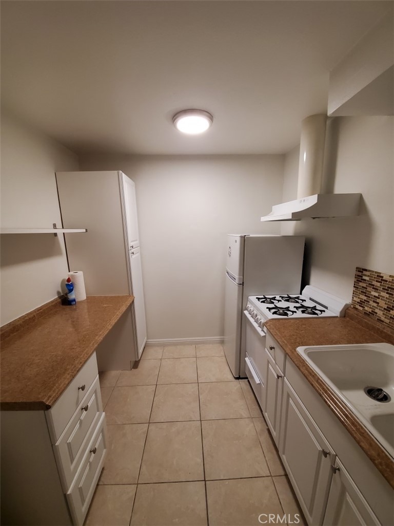 This is a STUDIO Apartment located in Long Beach CA. Rent is $1400 plus deposit $1400. All Utilities is an additional $100/month