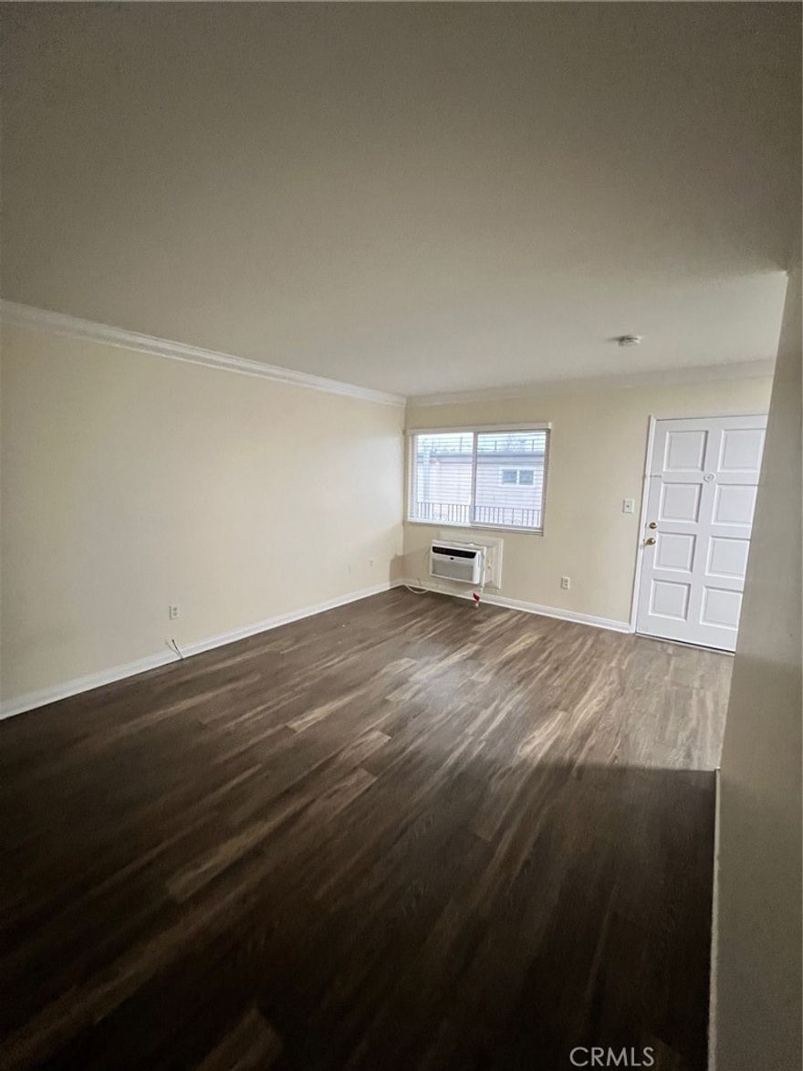 Fully remodeled 1 Br/1 Ba in Uptown Whittier. Plank floors with carpet in the bedroom. A/C in unit, laundry room on site, with covered parking. Close to schools, the Whittier Public Library, restaurants, and transportation. Two blocks east from Greenleaf Ave.



Rent Special pay half rent your second month!