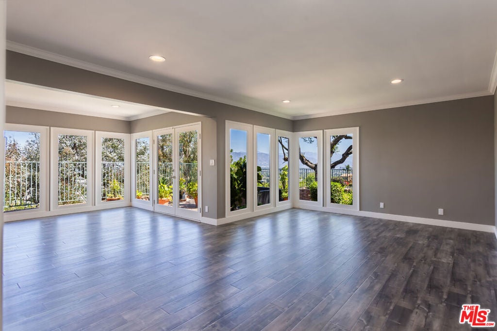 3661 Sunswept Drive
