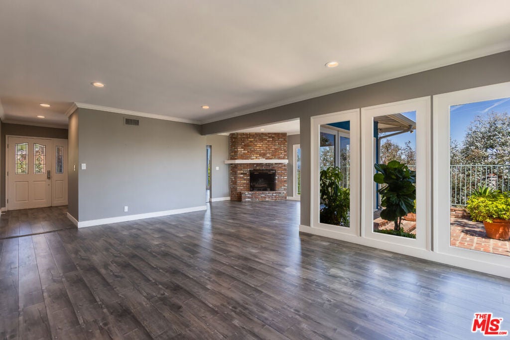 3661 Sunswept Drive