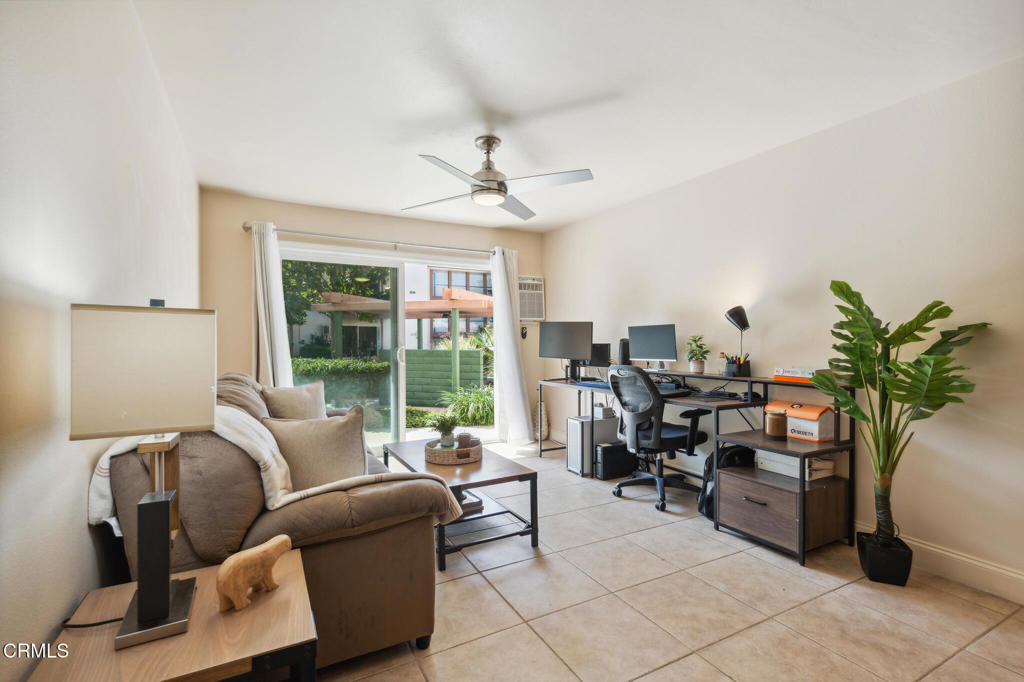 5585 E Pacific Coast Highway 132