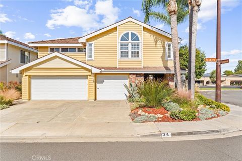 Photo of 39 Foxboro, Irvine, CA 92614 (MLS # OC25247566)