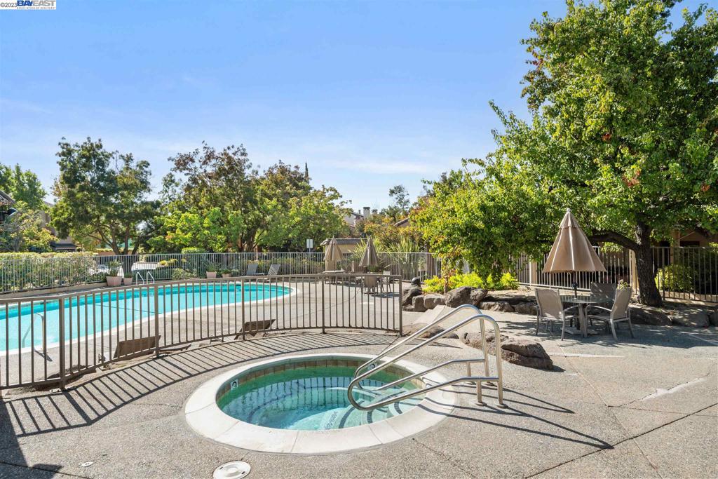 ADOBE HILLS - Residential