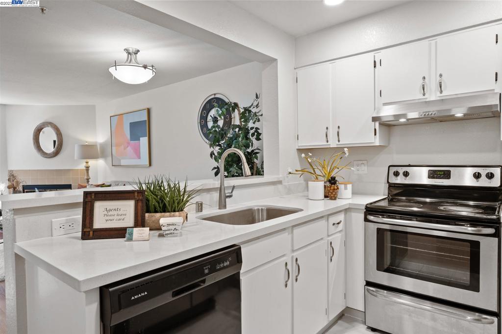 ADOBE HILLS - Residential