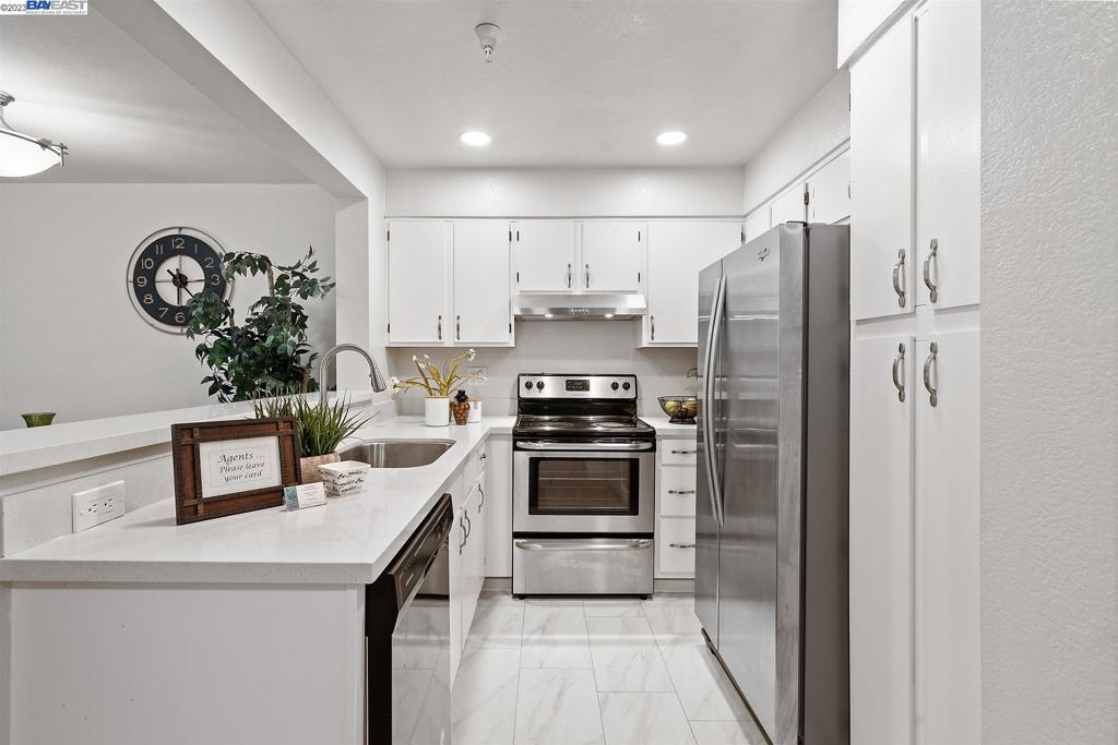 ADOBE HILLS - Residential