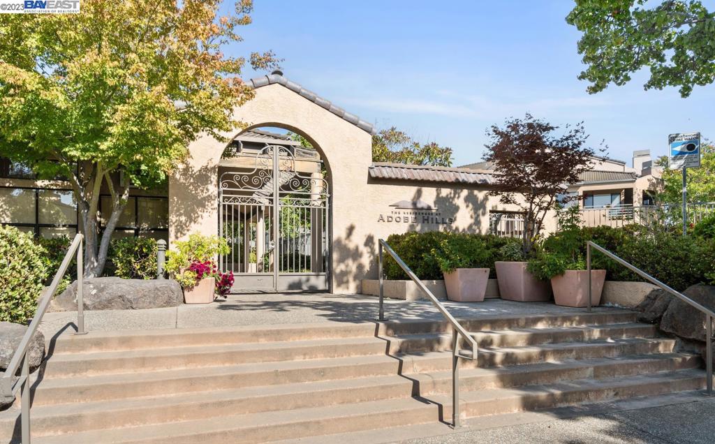 ADOBE HILLS - Residential