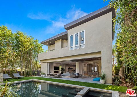 Photo of 6617 LINDENHURST Avenue, Los Angeles, CA 90048 (MLS # 25546755)