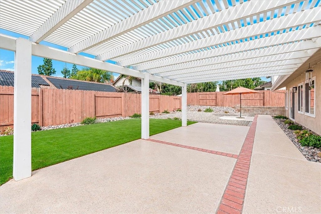 10957 Noblewood