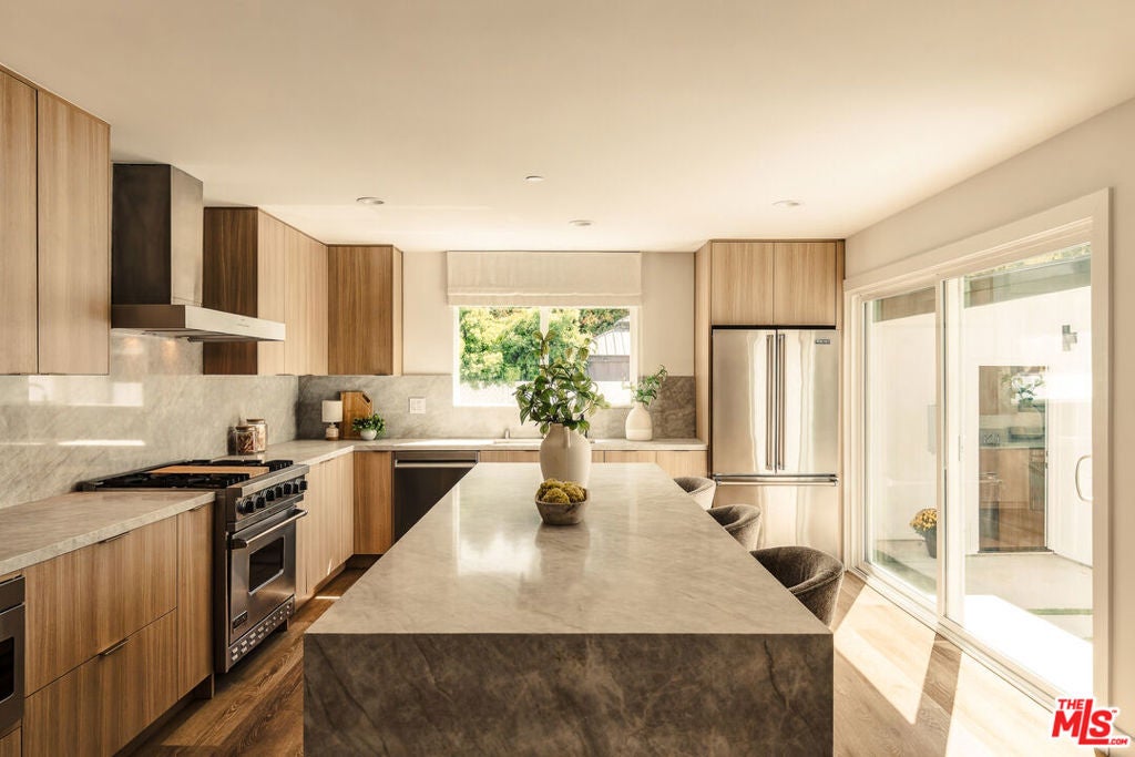 Photo of 11922 Bray Street, Culver City, CA 90230 (MLS # 26998367)