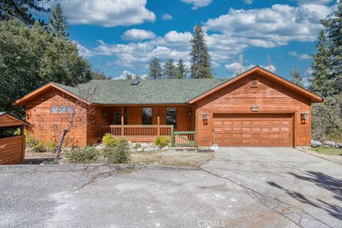 Photo of 1737 Zion Way, Pine Mountain Club, CA 93222 (MLS # SR26057666)
