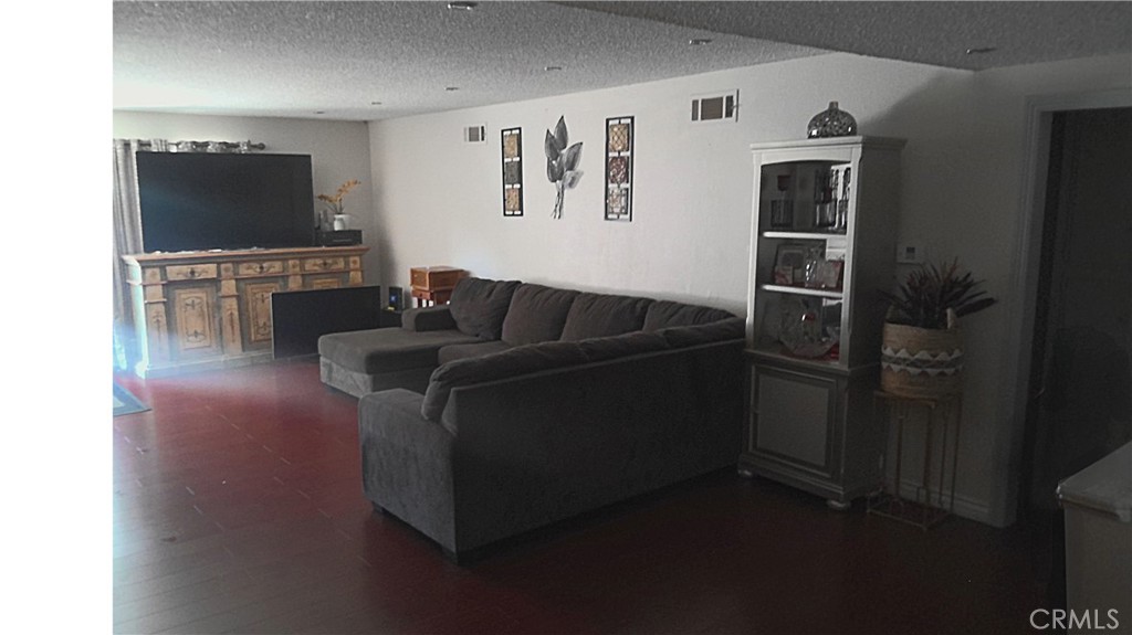 2542 N Pacific Avenue