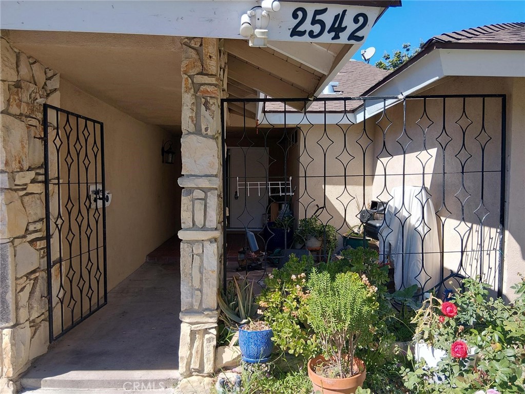 2542 N Pacific Avenue