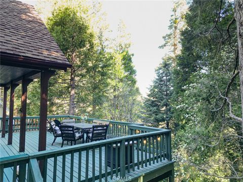 Photo of 717 Crest Estates Dr, Lake Arrowhead, CA 92352 (MLS # IG26065054)