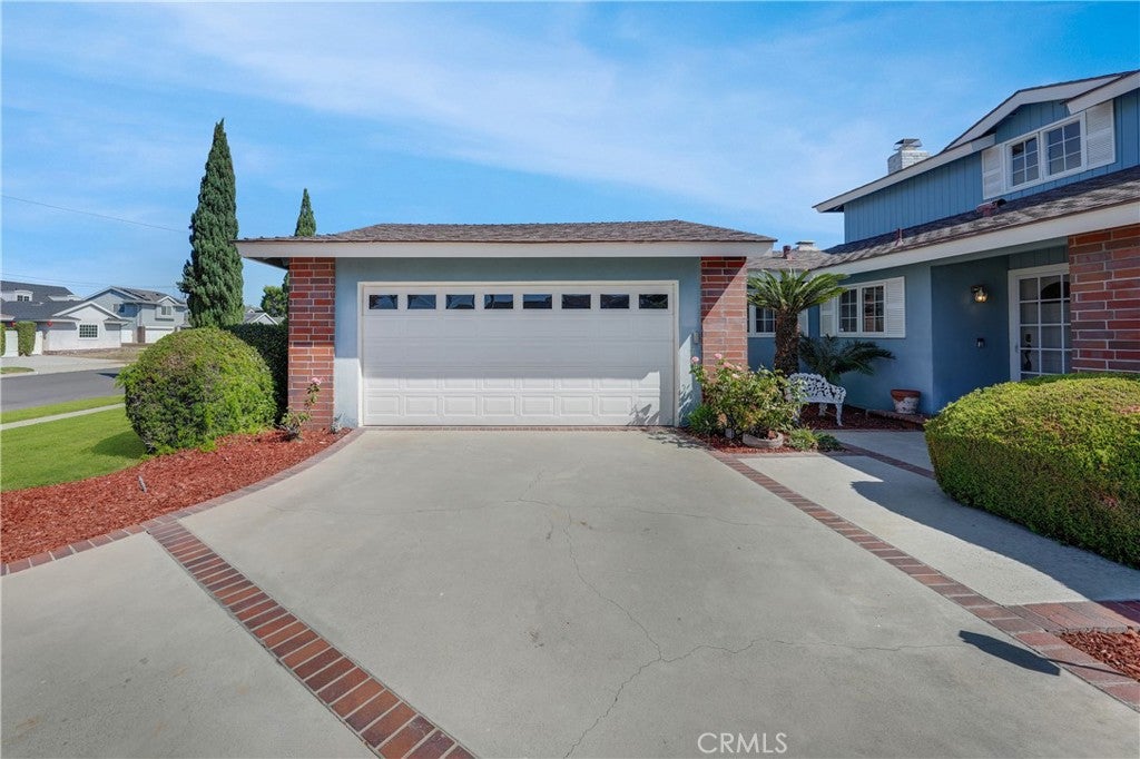 16596 Redwood Cr.