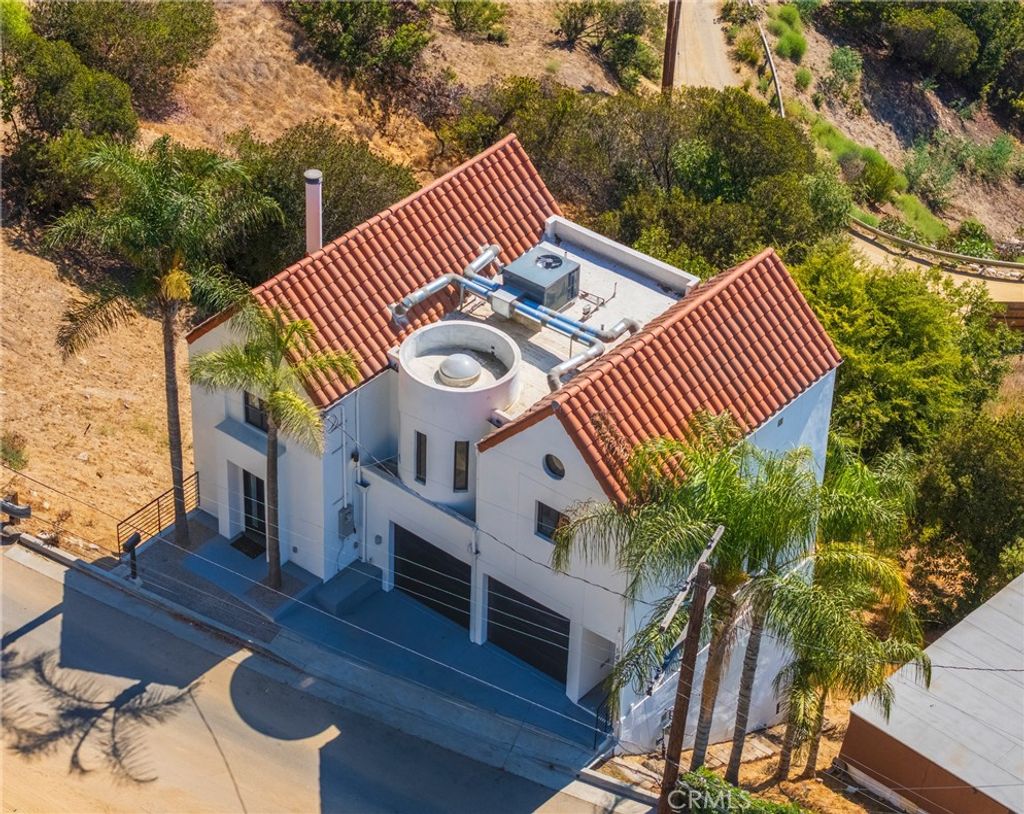 Photo of 1426 Killarney Avenue, Los Angeles, CA 90065 (MLS # OC25233978)