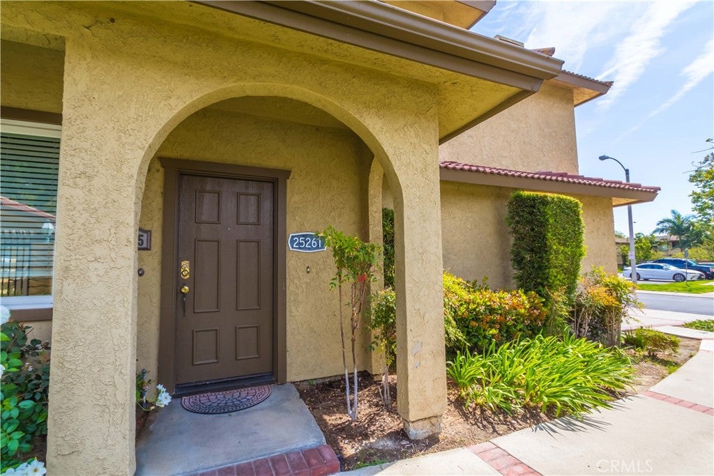 25261 Tanoak