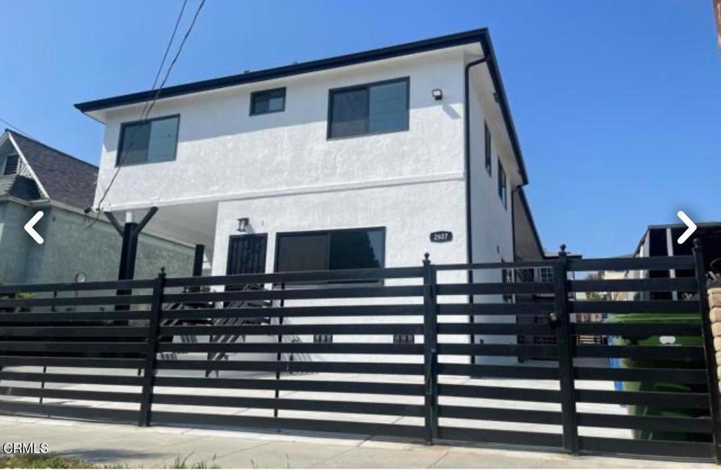 Location, location, location, great floor plan specious townhouse style unit close to metro station and a couple of miles to the art district, little tokio,, union station, county court house museums and all other cultural centers in downtown.