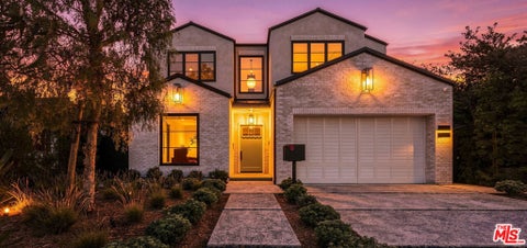 Photo of 3640 S Barrington Avenue, Los Angeles, CA 90066 (MLS # 26871631)