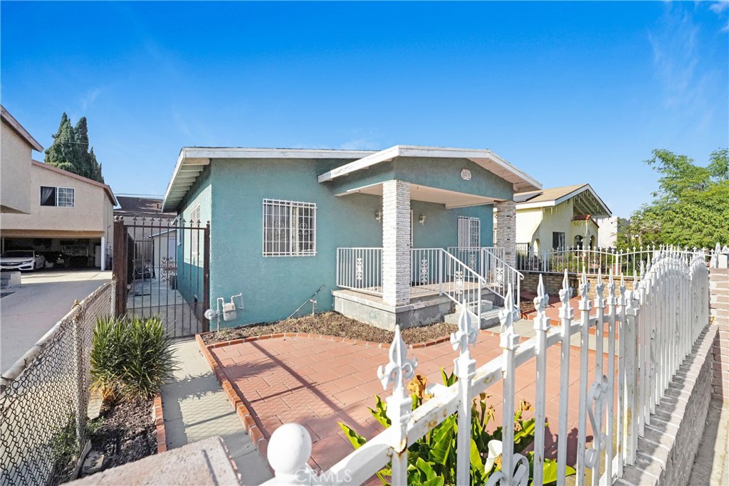 2217 Mortimer Avenue