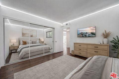 Tiny photo for 1101 Lincoln Boulevard #1, Santa Monica, CA 90403 (MLS # 26659257)