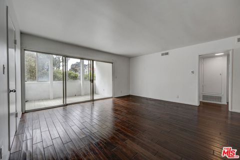Tiny photo for 1101 Lincoln Boulevard #1, Santa Monica, CA 90403 (MLS # 26659257)
