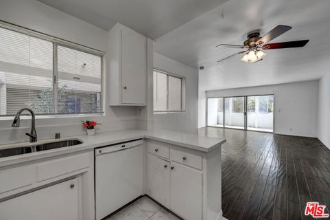 Tiny photo for 1101 Lincoln Boulevard #1, Santa Monica, CA 90403 (MLS # 26659257)