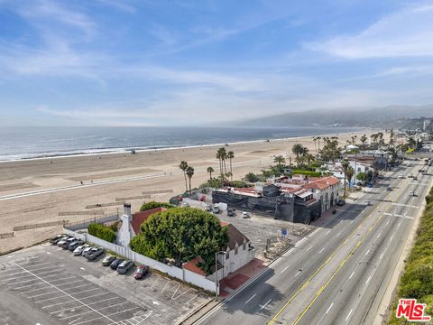 Tiny photo for 1101 Lincoln Boulevard #1, Santa Monica, CA 90403 (MLS # 26659257)