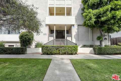 Tiny photo for 1101 Lincoln Boulevard #1, Santa Monica, CA 90403 (MLS # 26659257)