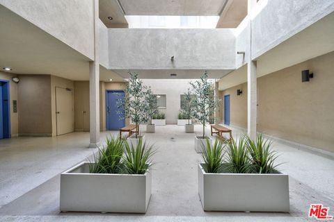 Tiny photo for 1101 Lincoln Boulevard #1, Santa Monica, CA 90403 (MLS # 26659257)