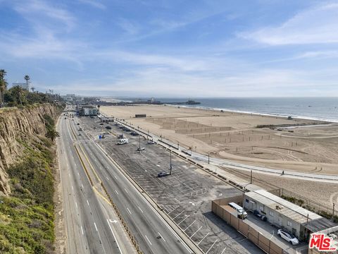 Tiny photo for 1101 Lincoln Boulevard #1, Santa Monica, CA 90403 (MLS # 26659257)