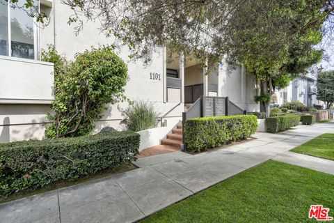 Tiny photo for 1101 Lincoln Boulevard #1, Santa Monica, CA 90403 (MLS # 26659257)
