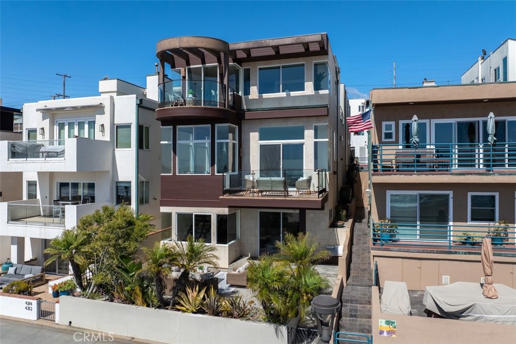 4308 The Strand