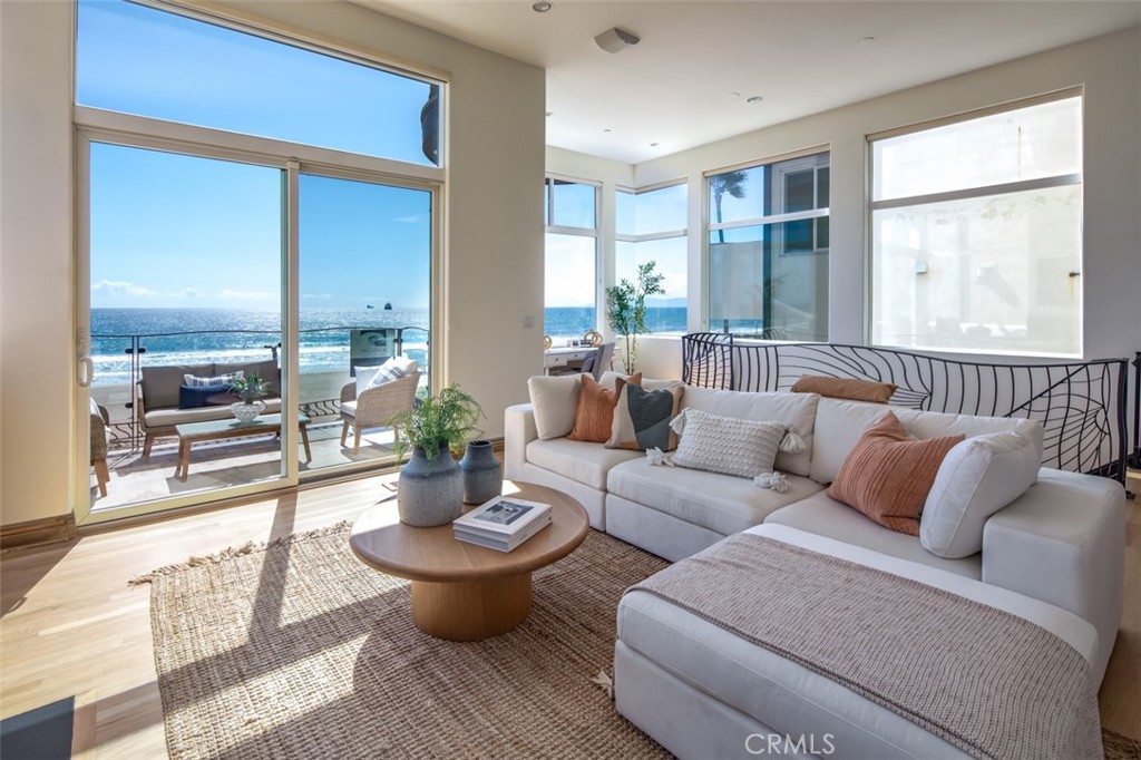 4308 The Strand