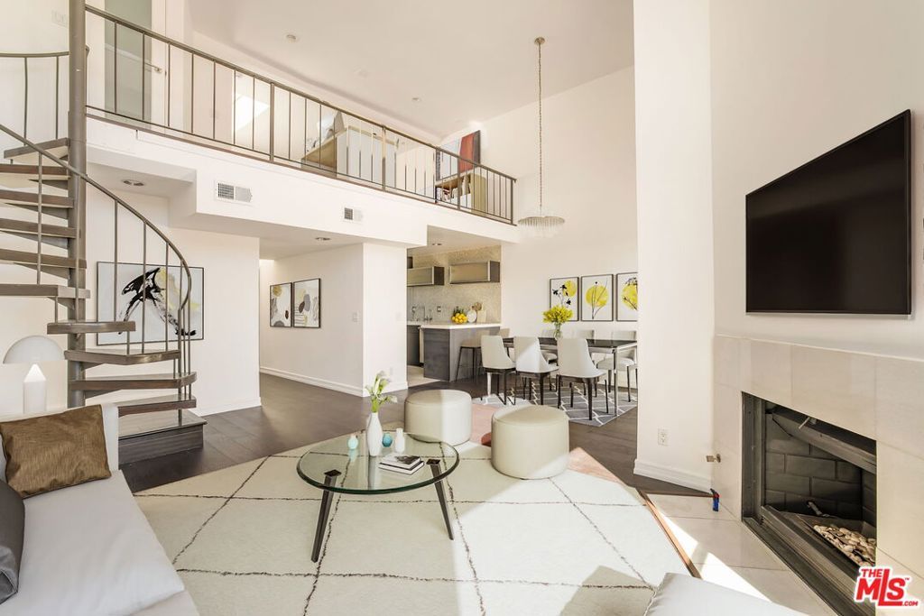 Photo of 1129 Larrabee Street #14, West Hollywood, CA 90069 (MLS # 25610749)