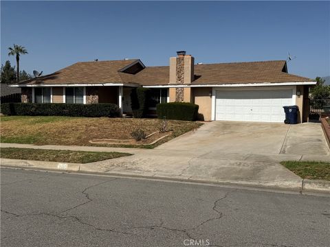 Photo of 855 S Grove, Redlands, CA 92374 (MLS # IG26084666)