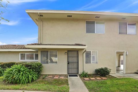 Photo of 861 Wyman Way #2, San Jose, CA 95133 (MLS # ML82037170)